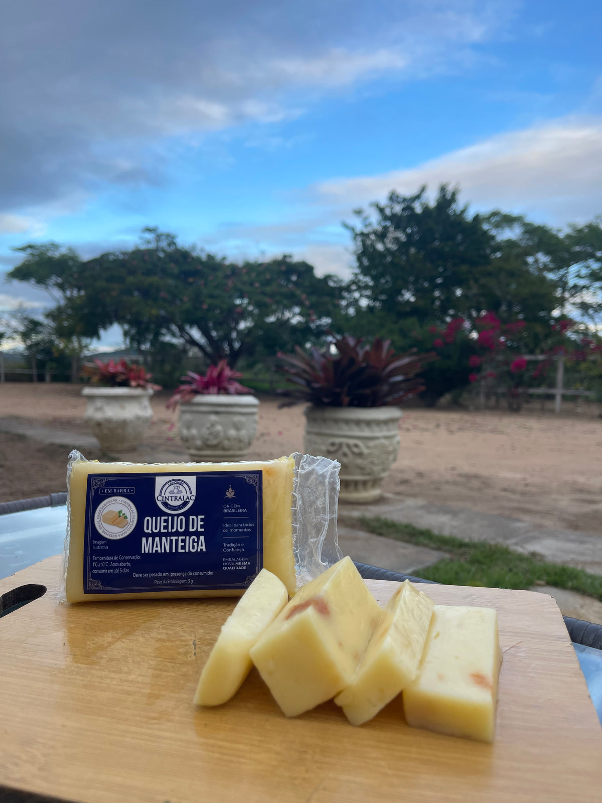 Queijo de Manteiga Artesanal com Raspa 250g